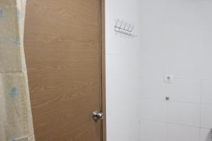 Modern & Contemporary Studio at Beverly Dago Apartment near ITB By Travelio