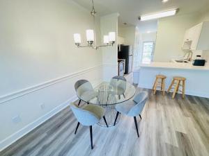 Stylish newly renovated condo on the golf course