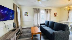 Spacious 1BR condo in Magnolia