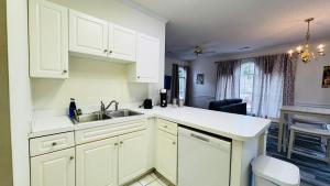Spacious 1BR condo in Magnolia