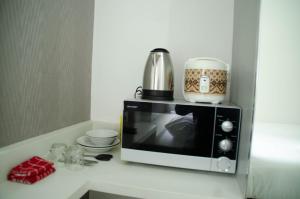 Nice Studio Apartment at Aeropolis Residence near CGK Airport By Travelio