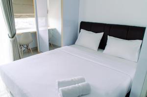 Nice and Comfort Studio at Serpong Garden Apartment By Travelio