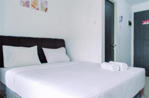 Nice and Comfort Studio at Serpong Garden Apartment By Travelio