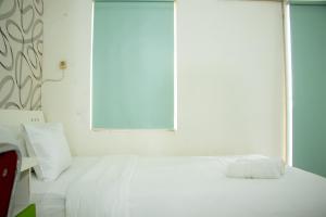 Homey and Cozy Stay Studio at Margonda Residence 2 Apartment By Travelio