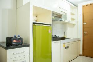 Homey and Cozy Stay Studio at Margonda Residence 2 Apartment By Travelio