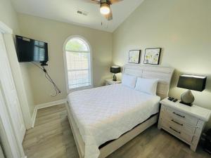 Sunny 1BR condo Myrtlewood