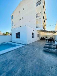 Private pool apartment