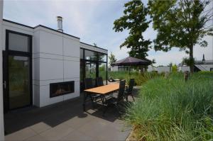 Breskens Chalet Herzklopfen Breskens mit Zaun Hausnr B092