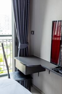 Luxurious Apartment with Train Access