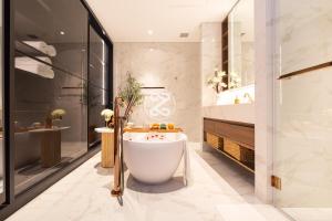 THE METROPOLE Apartment Complex OPERA-GALLERIA-CREST