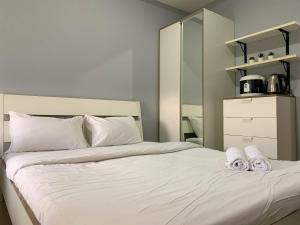 Tranquil Living Studio at Belmont Residence Puri Apartment By Travelio