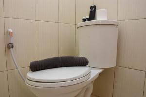 Comfy and Tidy Studio Apartment at Margonda Residence 4 near UI By Travelio