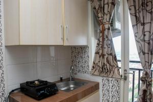 Comfy and Tidy Studio Apartment at Margonda Residence 4 near UI By Travelio