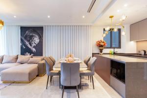 THE METROPOLE Apartment Complex OPERA-GALLERIA-CREST