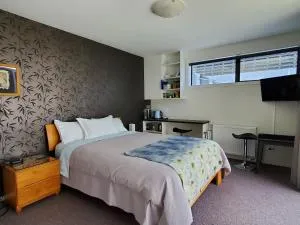 A Stone's Throw to Oamaru Central - Duntroon