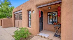 Casita Gomez- Courtyard - Quiet - Railyard - 1BR