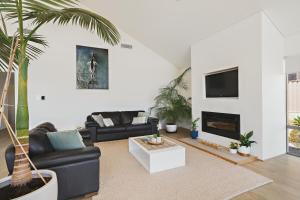 Luxury Beach House - Barndi View Villa