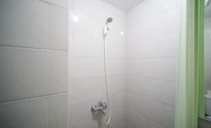 Nice and Comfy Studio at Supermall Mansion Apartment By Travelio