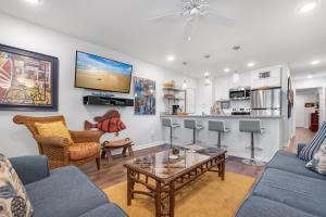 Sunrise Villas 101 - BOARDWALK TO THE BEACH