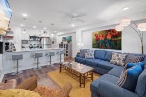 Sunrise Villas 101 - BOARDWALK TO THE BEACH