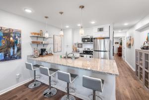 Sunrise Villas 101 - BOARDWALK TO THE BEACH