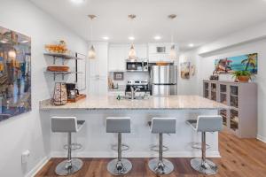 Sunrise Villas 101 - BOARDWALK TO THE BEACH