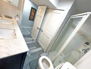 Hamilton Chic Retreat - Cozy Winter Getaway
