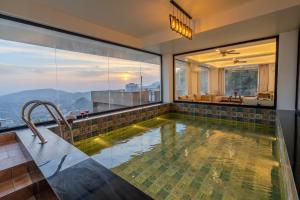 SaffronStays Glass Forest