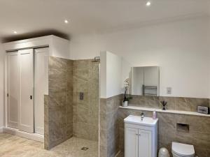 North Farm fits 1-6 people