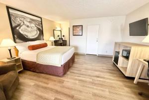 Queen Room - Non-Smoking room in Super 8 by Wyndham Salina/Scenic Hills Area