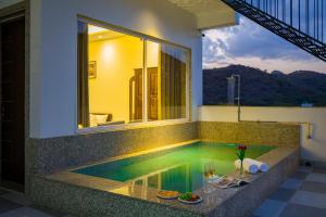 Alaya Stays Kasturi Villa - Pet Friendly 6 BHK with Plunge Pool