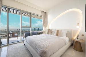 Luxe 4BR with Panoramic Views l Marina & Burj