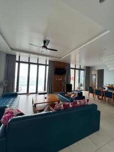 Nancy thuy tien seaview condotel 1