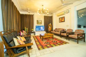 Opulent Antique 6BR Independent Villa in Gurugram