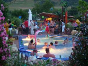 Holiday Vendégház és Szabadidőkert