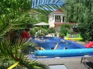 Holiday Vendégház és Szabadidőkert - Bekölce