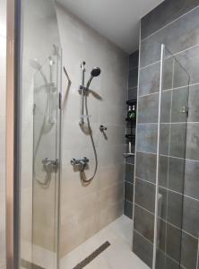 Studio with pool and sea view