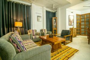 Opulent Antique 6BR Independent Villa in Gurugram