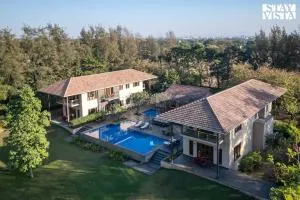 StayVista at Hideaway to Heaven - Lawn & Bonfire - Dindori