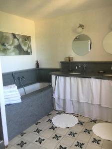 Maisons de vacances le mas du cypres, 12 pers et piscine : photos des chambres