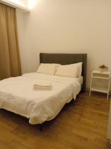 Luxury Balcony Suites- Homestay