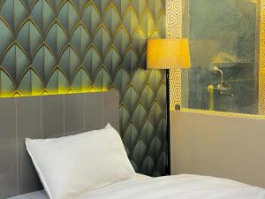 The First Floor I Top Rated Boutique Homestay I Near Lekhraj Metro Lucknow