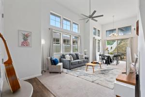 # Marbella Lane-Elegant 3BR Getaway with Superb Views