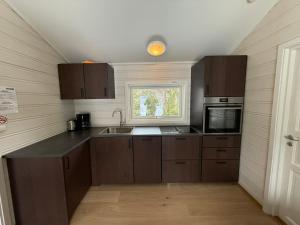 Small One-Bedroom Cottage room in Sveastranda Camping