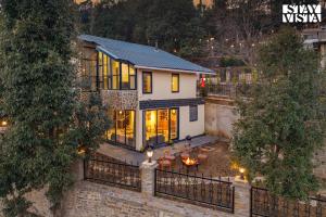 StayVista at Villa Vienna with Lawn & Bonfire