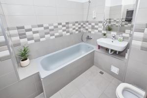 Marcos Apartments - self check-in