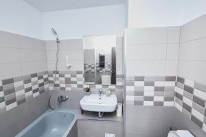 Marcos Apartments - self check-in