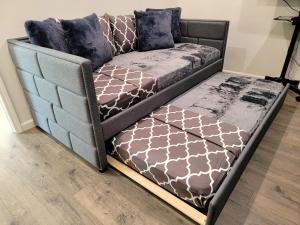 Perfectly located Pico Robertson 3 bedroom apartment Walk to restaurants WIFI TV Game Console Parking 5 minutes to Rodeo Drive