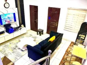 2bedroom duplex about 15mins to the airport - Isagatedo