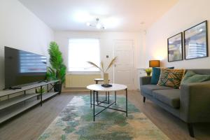 Signature - Thorn House